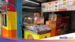 Murah Meriah! Jajan Ayam Goreng dan Chicken Skin Rp 8 Ribuan