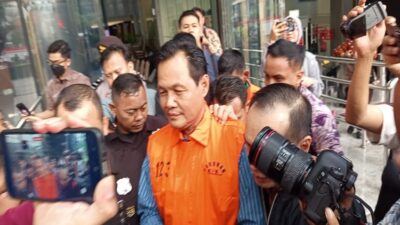 Penampakan Bupati Muara Enim Edison Pakai Rompi Oranye usai Ditetapkan Dugaan Pelaku