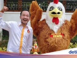 Momen Ruben Onsu Mukbang Geprek Bensu yang Cabangnya Sisa Dua Di Jakarta