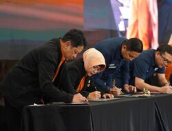 Ukir Sejarah, BPS-PT Pos Indonesia Luncurkan Sampul Peringatan Edisi Khusus Sensus Ekonomi 2026