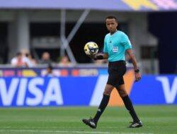 Visa Ditolak AS, Hakim Laga Lapangan Somalia Omar Artan Panen Duit FIFA