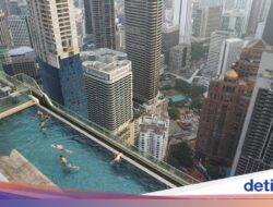 Berendam Ke Atas Langit Kuala Lumpur