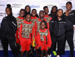 Bersama Gang Sempit Kampala Di Panggung Trophy Dunia dan Berduet Bersama Shakira