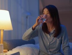 Minum Air Di Malam Bisa Rusak Ginjal? Ini Kata Praktisi Medis