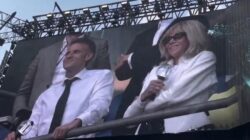 Pemimpin Negara Emmanuel Macron dan Istri Nonton Pertunjukan Musik BTS Ke Paris, Pendukung Heboh