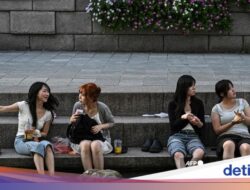 Seoul Panas Banget, Warlok dan Wisatawan Ngadem Di Mal-Sungai