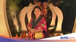 Seru! Momen Titiek Soeharto Kulineran Kaki Lima dan Panen Sayuran