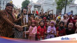 Merawat Warisan Bunyi Tradisional Lewat Pagelaran 1.000 Angklung Nusantara