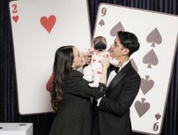 Potret Al Ghazali Rayakan Ultah Ke-29 Bareng Anak dan Istri, Pakai Prototipe Unik Kartu Remi