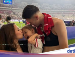 Sweet! Justin Hubner Bantu Jennifer Bikin Kue Di Hingga Chewy’s